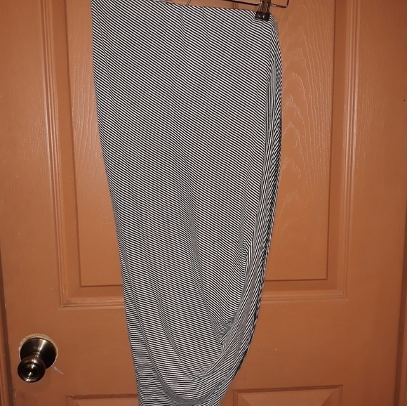 Charlotte Russe Dresses & Skirts - Charlotte Russe striped skirt size medium 5/$25